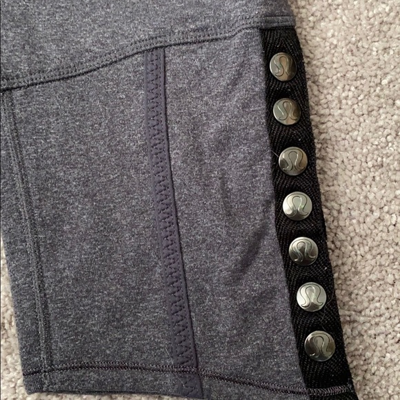 CROPPED LULULEMON YOGA PANTS (size 8) - Picture 2 of 2